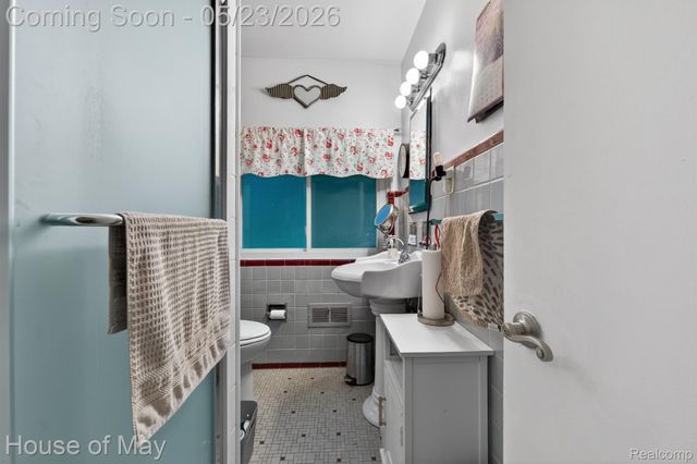 20036 Beech Daly Road, Redford Charter Township, MI 48240