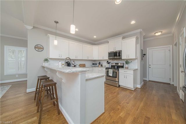 6624 Springfield Village Lane, Clemmons, NC 27012