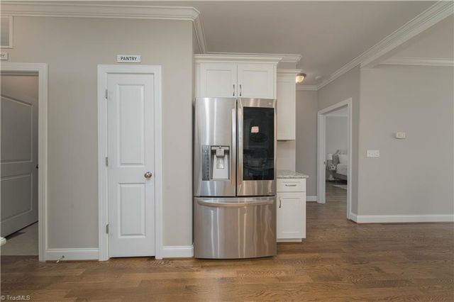6624 Springfield Village Lane, Clemmons, NC 27012