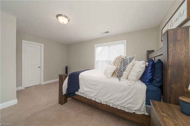 6624 Springfield Village Lane, Clemmons, NC 27012