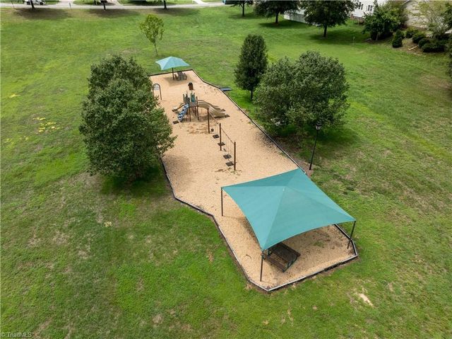 6624 Springfield Village Lane, Clemmons, NC 27012