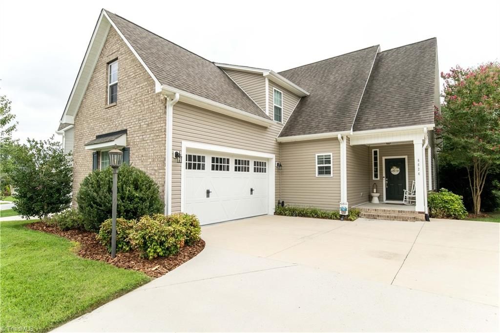 6624 Springfield Village Lane, Clemmons, NC 27012