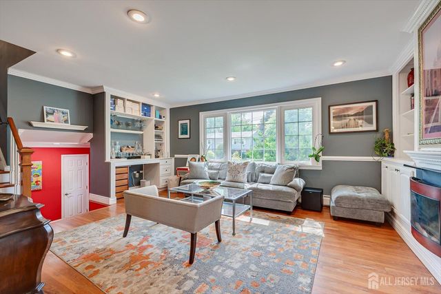 10 Falcon Drive, Edison, NJ 08820