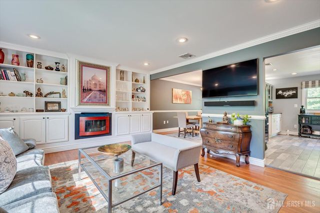10 Falcon Drive, Edison, NJ 08820