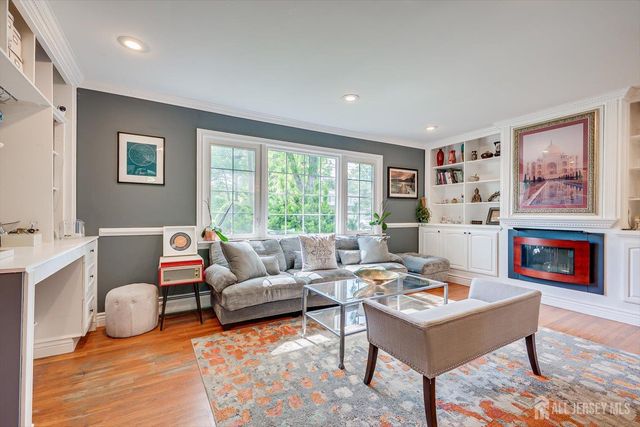 10 Falcon Drive, Edison, NJ 08820
