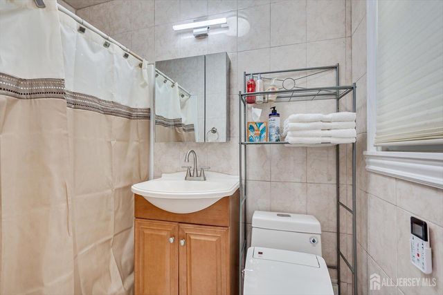 10 Falcon Drive, Edison, NJ 08820