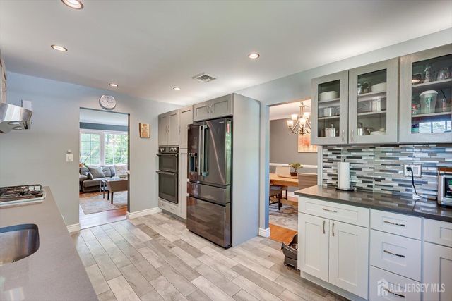 10 Falcon Drive, Edison, NJ 08820
