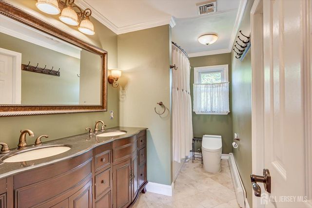 10 Falcon Drive, Edison, NJ 08820