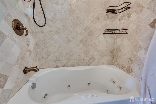 10 Falcon Drive, Edison, NJ 08820