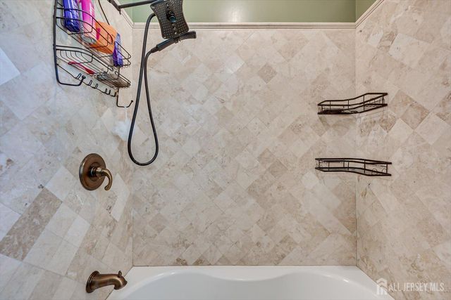 10 Falcon Drive, Edison, NJ 08820
