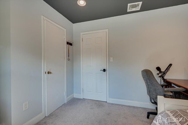 10 Falcon Drive, Edison, NJ 08820