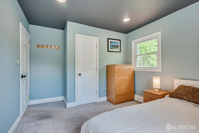10 Falcon Drive, Edison, NJ 08820