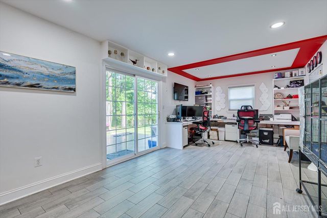 10 Falcon Drive, Edison, NJ 08820