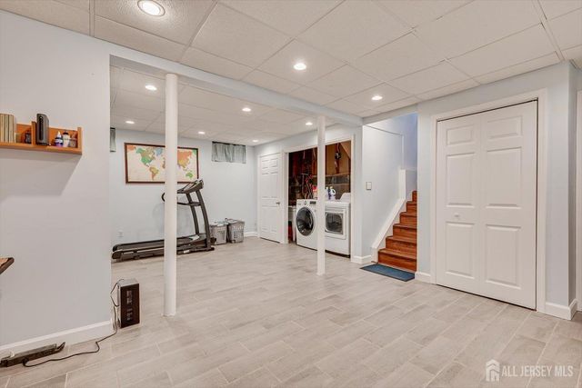 10 Falcon Drive, Edison, NJ 08820