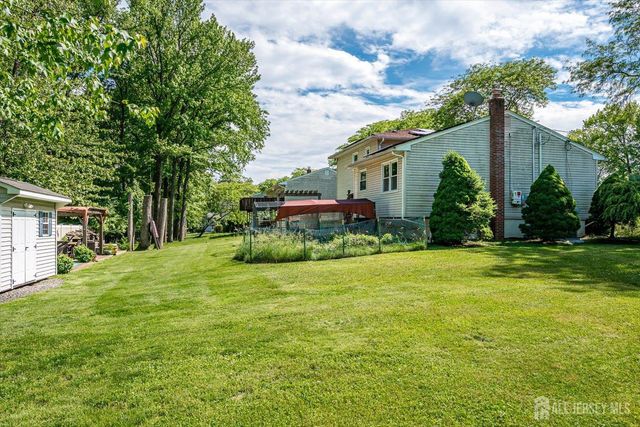 10 Falcon Drive, Edison, NJ 08820