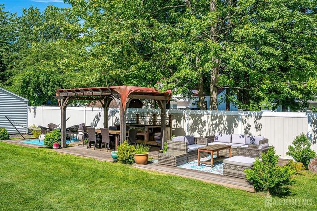 10 Falcon Drive, Edison, NJ 08820