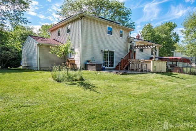 10 Falcon Drive, Edison, NJ 08820