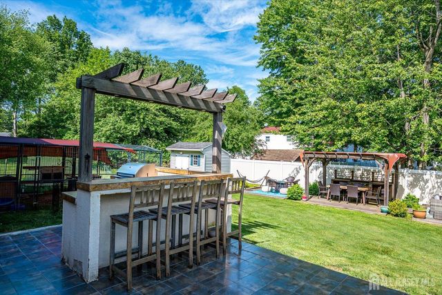 10 Falcon Drive, Edison, NJ 08820