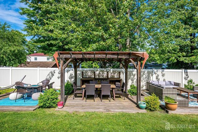 10 Falcon Drive, Edison, NJ 08820