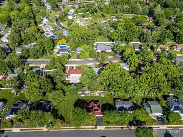 10 Falcon Drive, Edison, NJ 08820