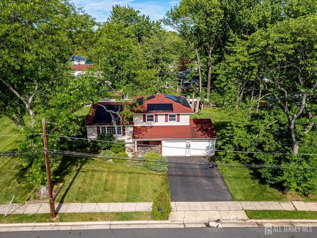 10 Falcon Drive, Edison, NJ 08820