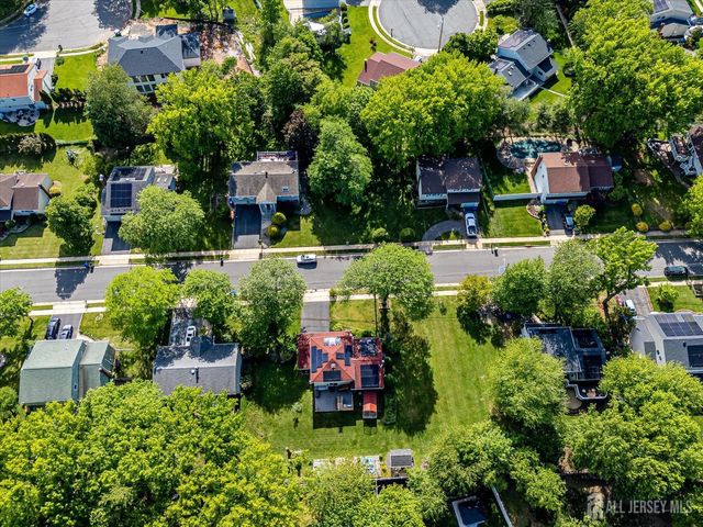 10 Falcon Drive, Edison, NJ 08820