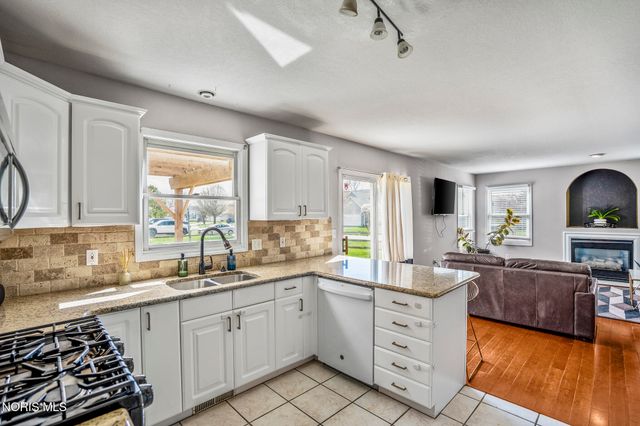 7210 W Lake Road, Perrysburg, OH 43551