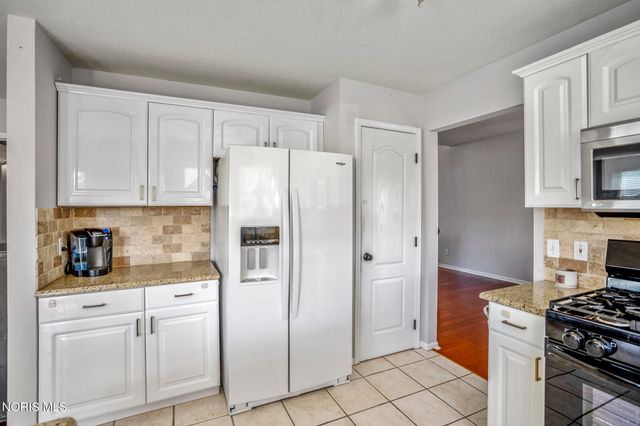 7210 W Lake Road, Perrysburg, OH 43551
