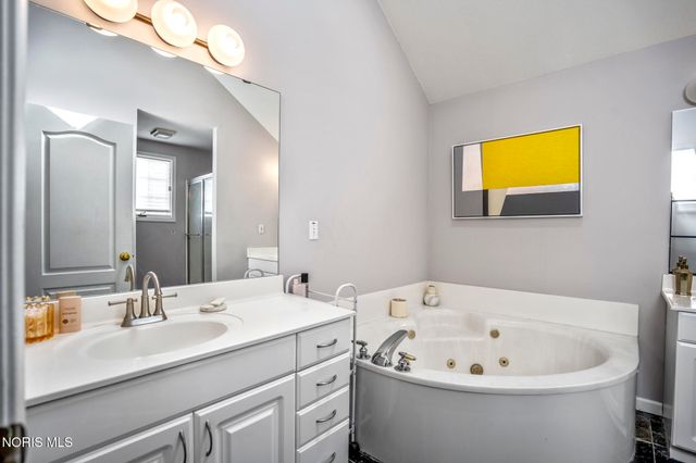 7210 W Lake Road, Perrysburg, OH 43551