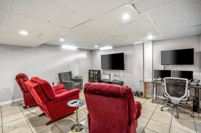 7210 W Lake Road, Perrysburg, OH 43551