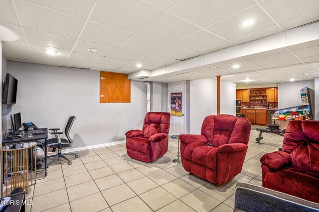 7210 W Lake Road, Perrysburg, OH 43551