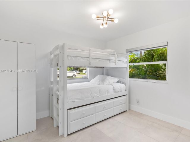 5731 SW 54th Ter, Davie, FL 33314