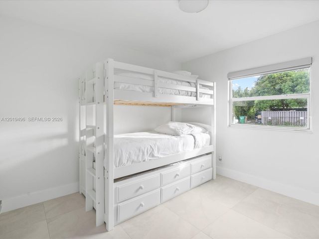 5731 SW 54th Ter, Davie, FL 33314