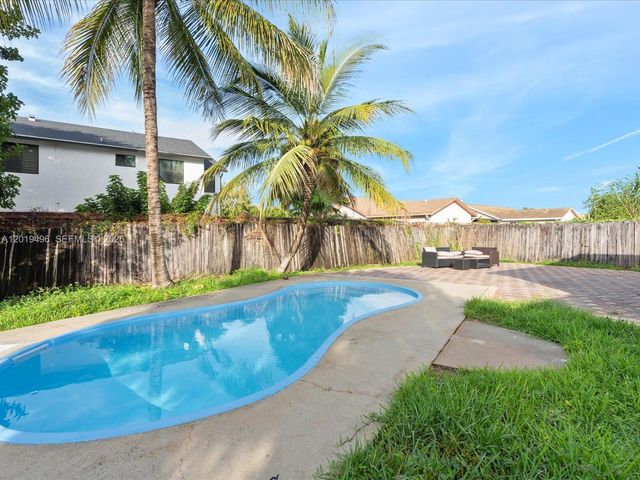 5731 SW 54th Ter, Davie, FL 33314
