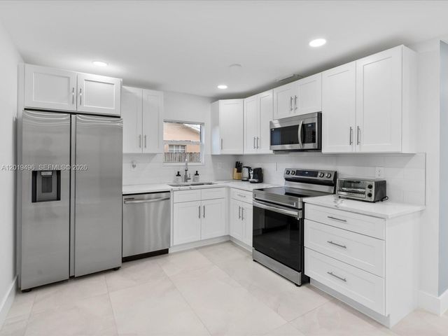 5731 SW 54th Ter, Davie, FL 33314