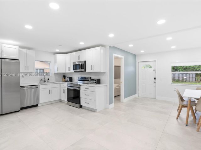 5731 SW 54th Ter, Davie, FL 33314