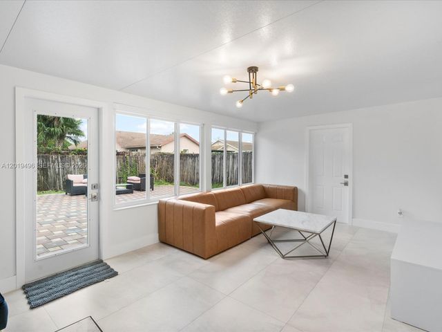 5731 SW 54th Ter, Davie, FL 33314