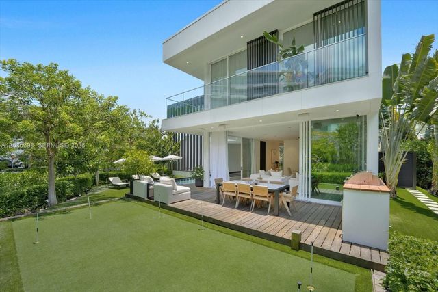 810 W 47 CT, Miami Beach, FL 33140