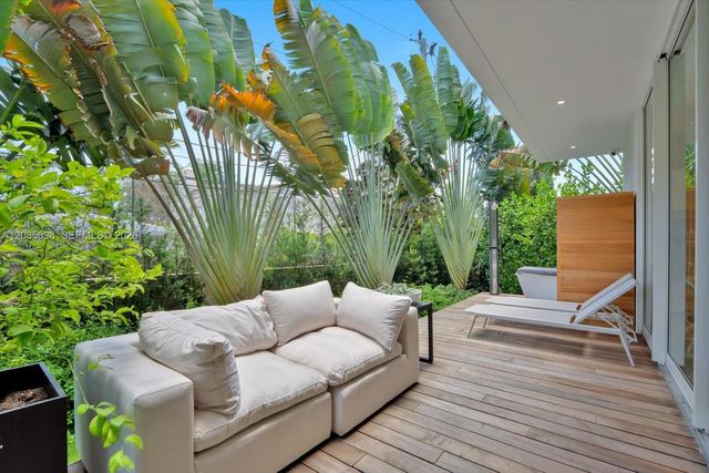 810 W 47 CT, Miami Beach, FL 33140