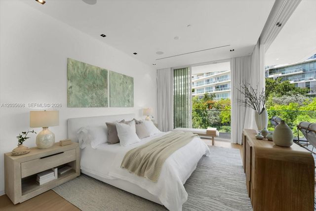 810 W 47 CT, Miami Beach, FL 33140