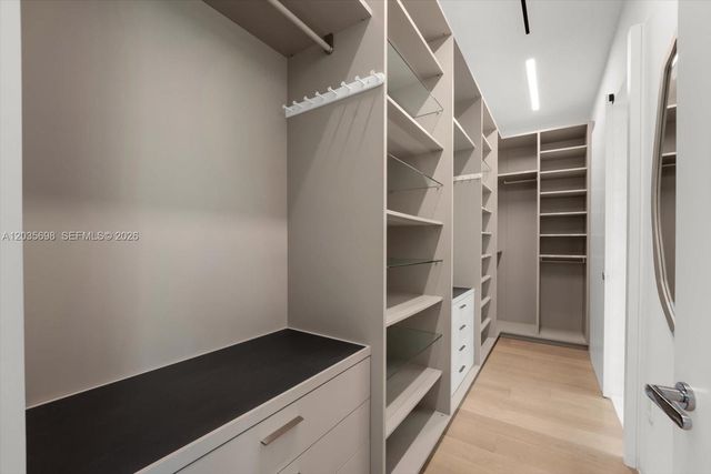 810 W 47 CT, Miami Beach, FL 33140