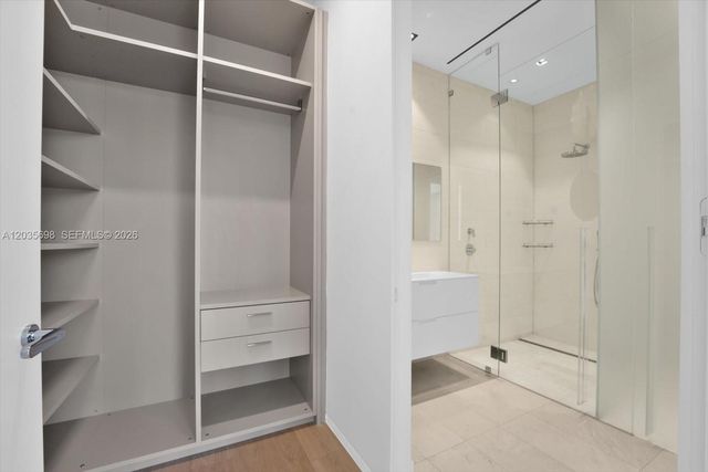 810 W 47 CT, Miami Beach, FL 33140