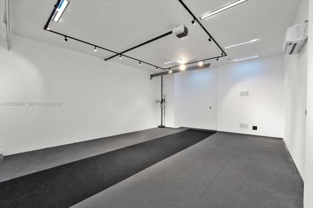 810 W 47 CT, Miami Beach, FL 33140