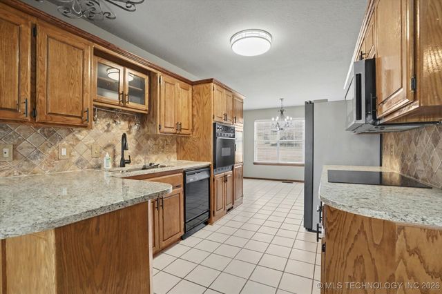 8755 Sunset Drive, Sapulpa, OK 74066