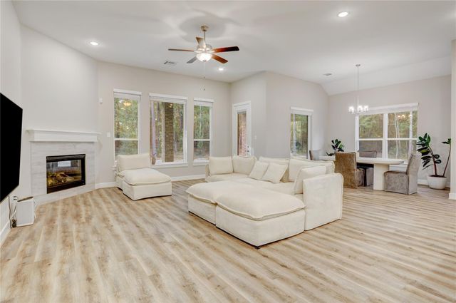 1619 Last Chisos Lane, Montgomery, TX 77316