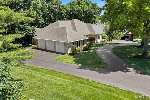 9802 Eagle Hill Lane, Sunset Hills, MO 63127