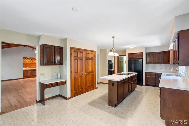 9802 Eagle Hill Lane, Sunset Hills, MO 63127