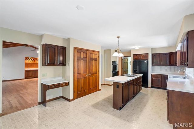 9802 Eagle Hill Lane, Sunset Hills, MO 63127