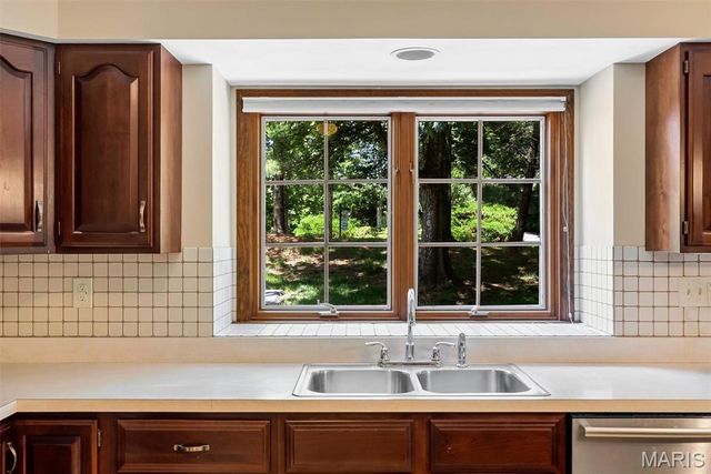 9802 Eagle Hill Lane, Sunset Hills, MO 63127