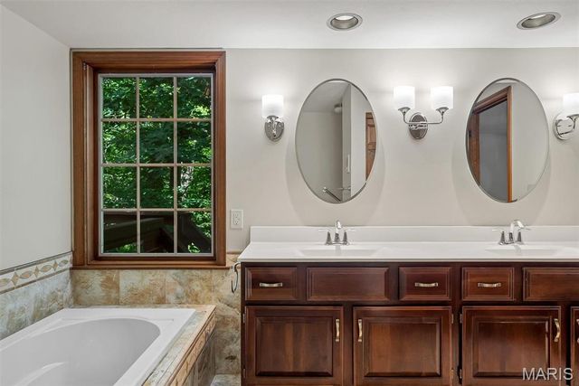 9802 Eagle Hill Lane, Sunset Hills, MO 63127